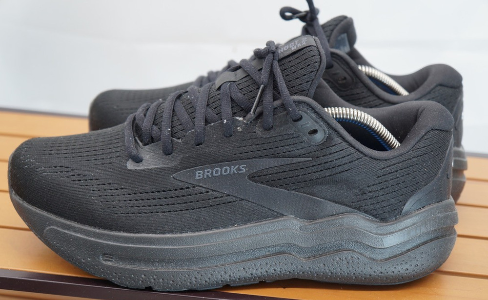Brooks Mens (Size 10.5 Wide Width 2E) Ghost Max Running Shoes Black/Charcoal